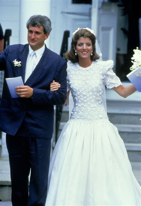 caroline kennedy wedding dress designer.